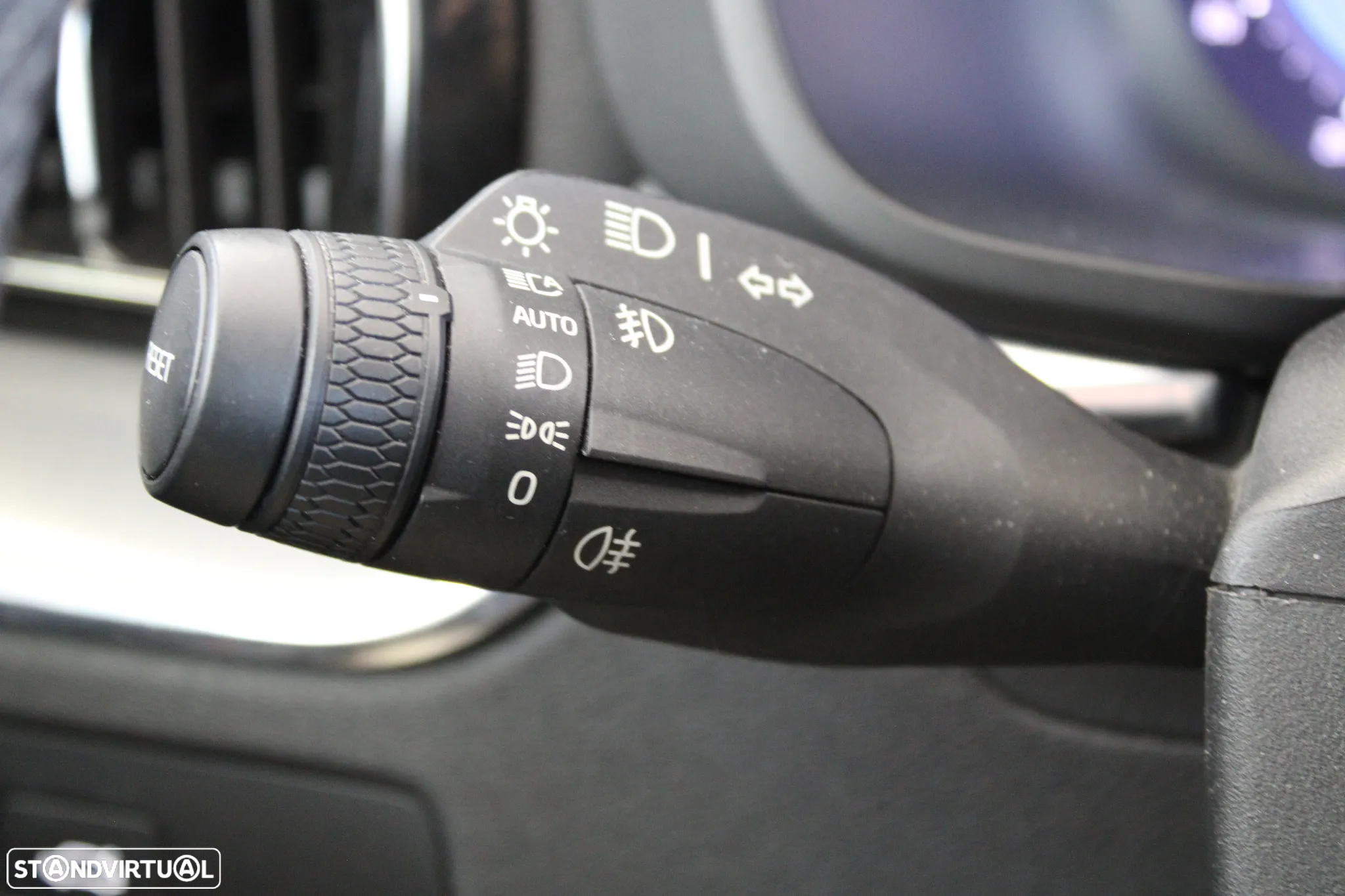 Volvo XC 60 2.0 B4 Momentum Plus - 12