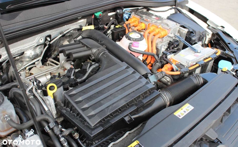 Volkswagen Golf - 22