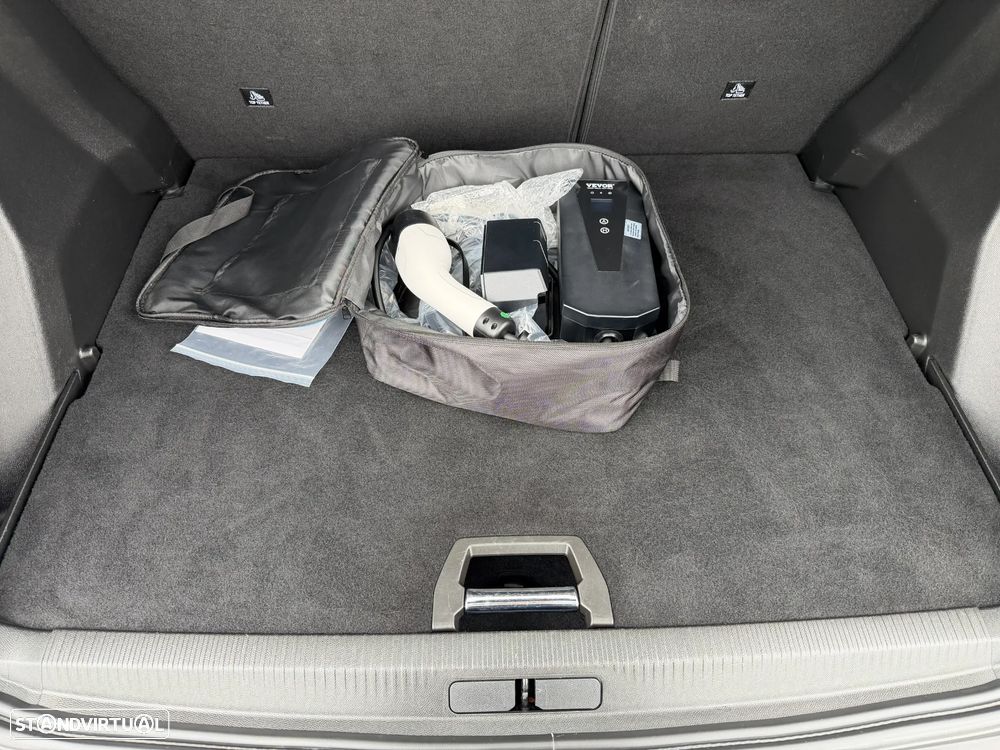Peugeot e-2008 Allure - 12
