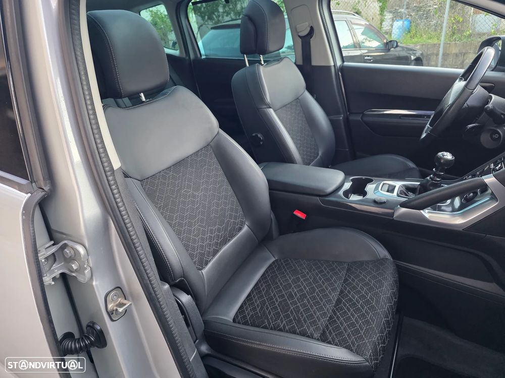 Peugeot 3008 1.2 PureTech Allure - 4