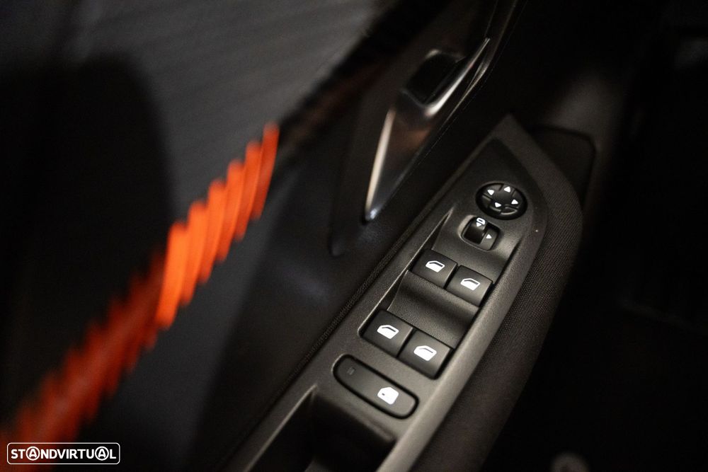 Peugeot 208 1.2 PureTech Allure EAT8 - 17