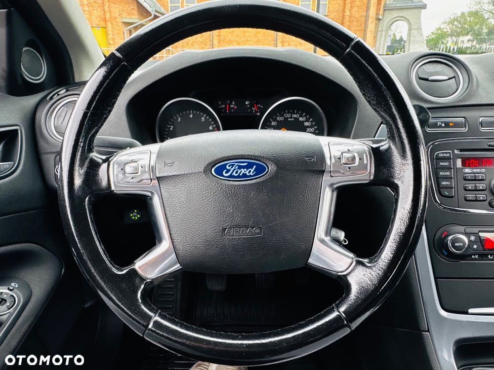 Ford Mondeo 1.6 Gold X - 24