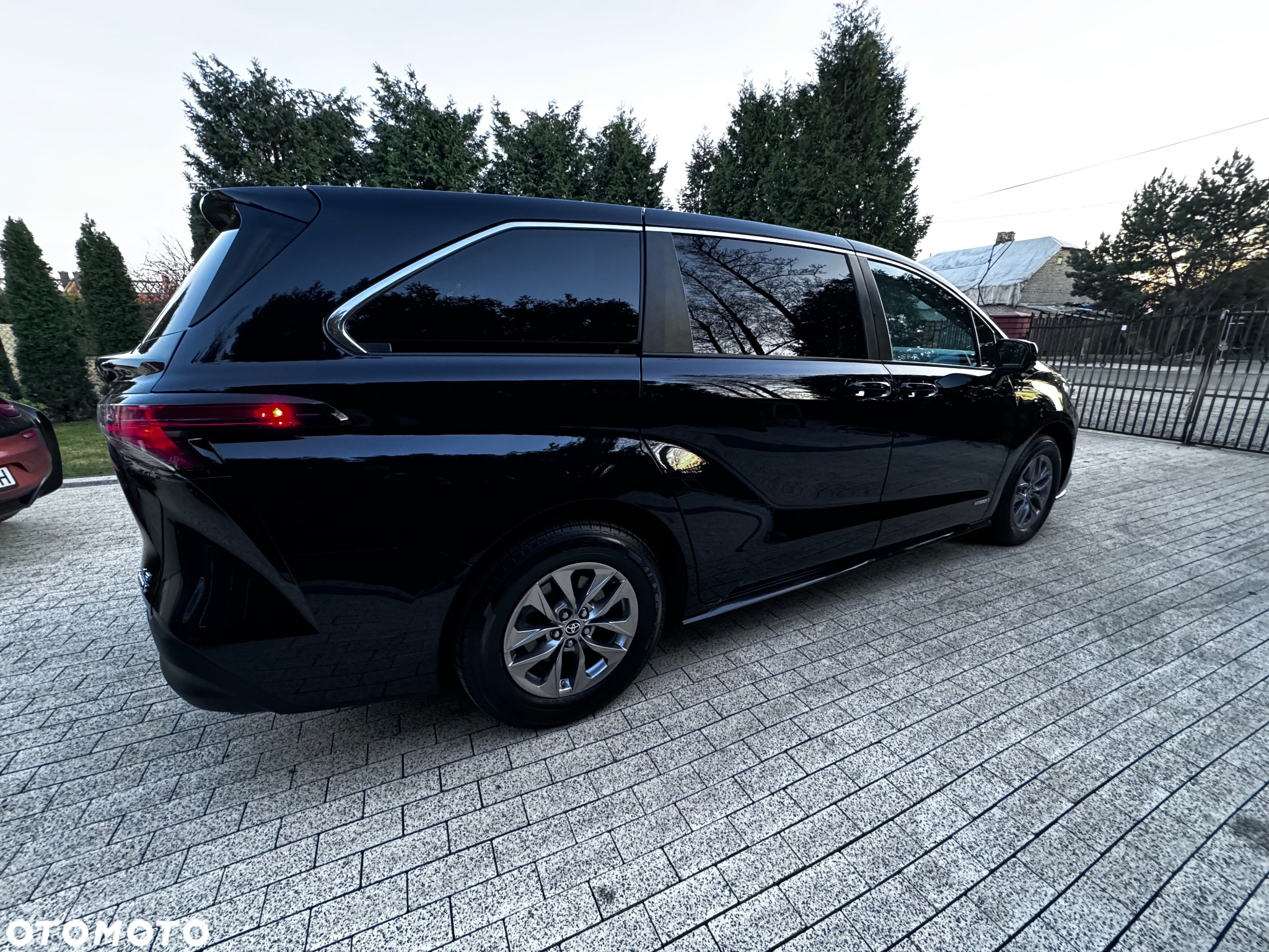 Toyota Sienna - 16