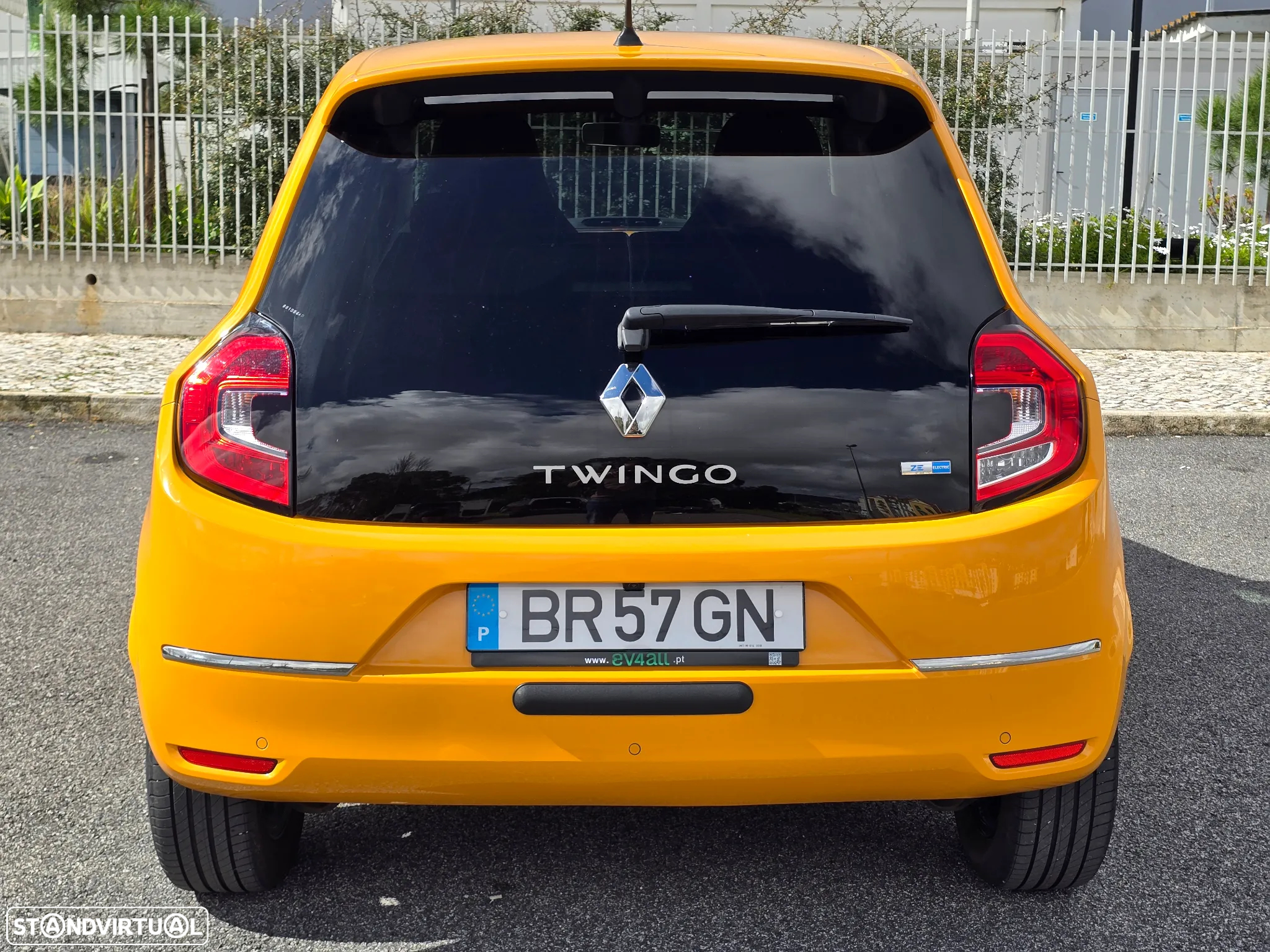 Renault Twingo Z.E. 22 Intens - 4