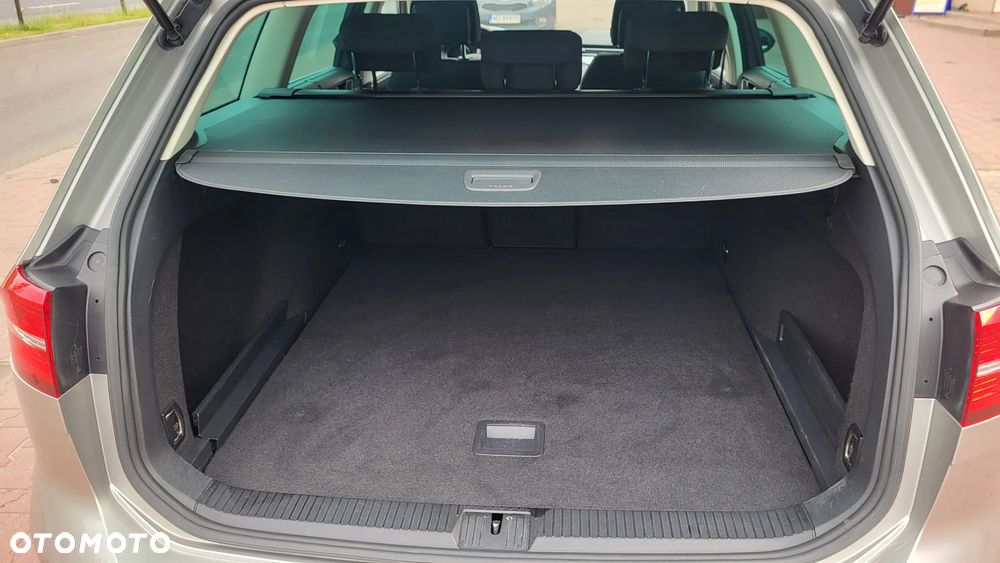 Volkswagen Passat 1.8 TSI BMT Comfortline - 12