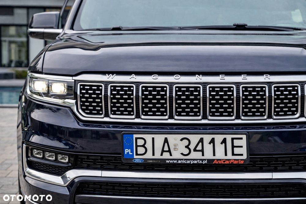 Jeep Grand Wagoneer - 11