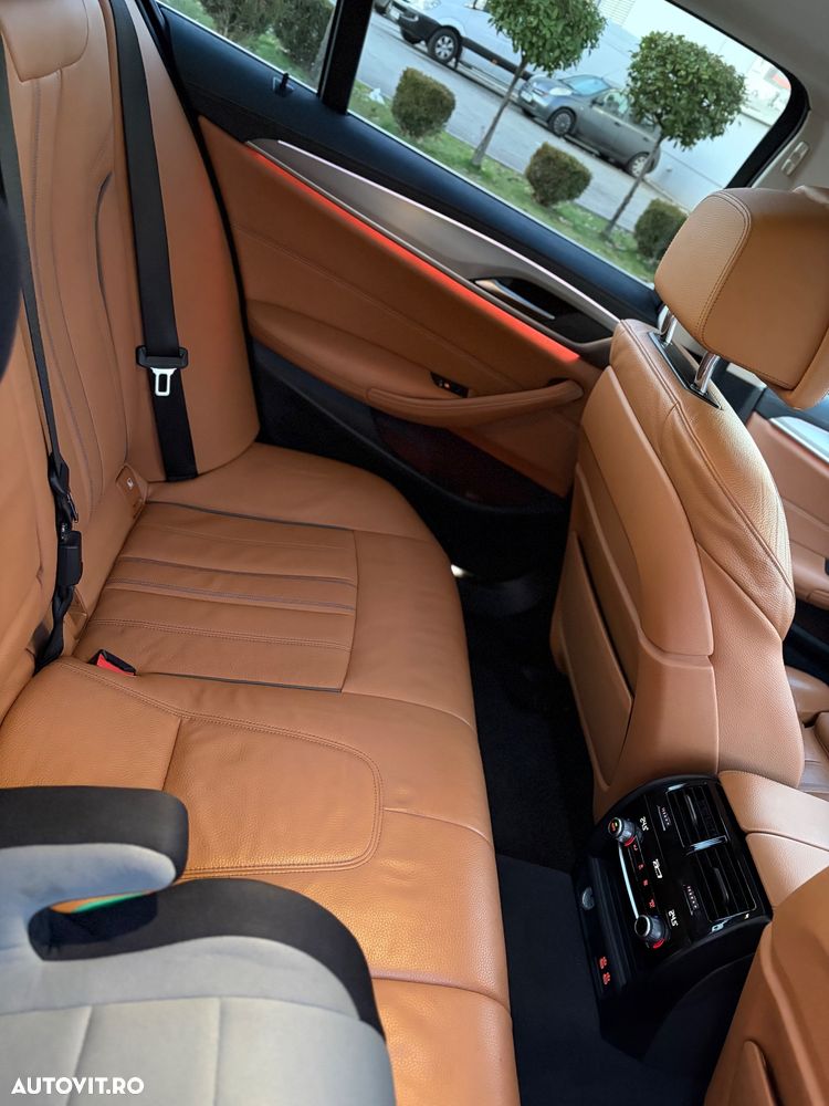 BMW Seria 5 530d xDrive AT MHEV - 26