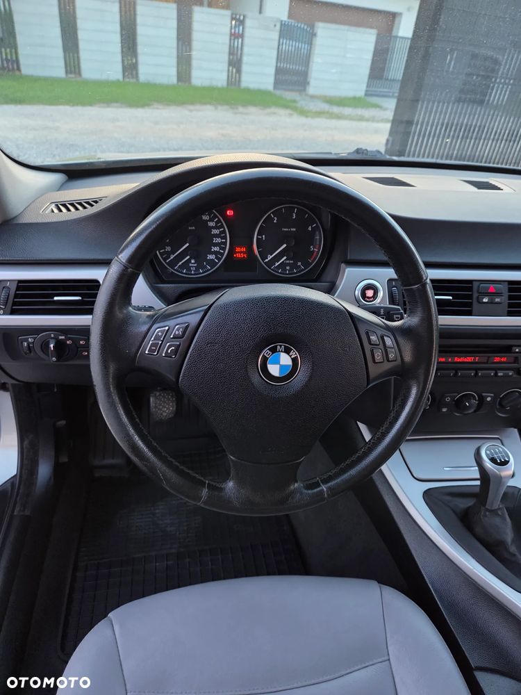BMW Seria 3 318d DPF - 32