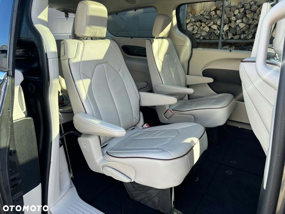 Chrysler Pacifica - 8