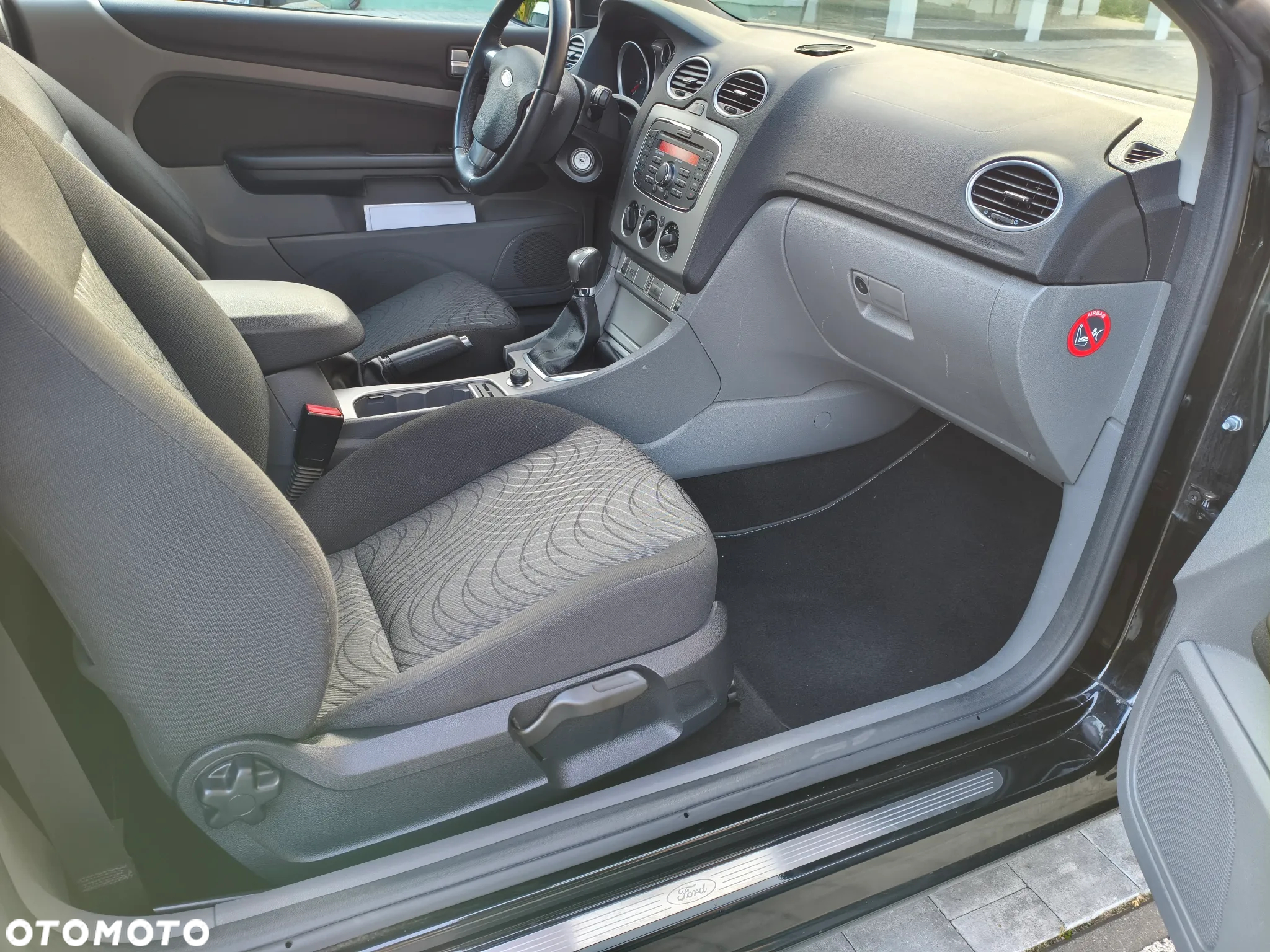 Ford Focus Coupe-Cabriolet 1.6 16V Trend - 22