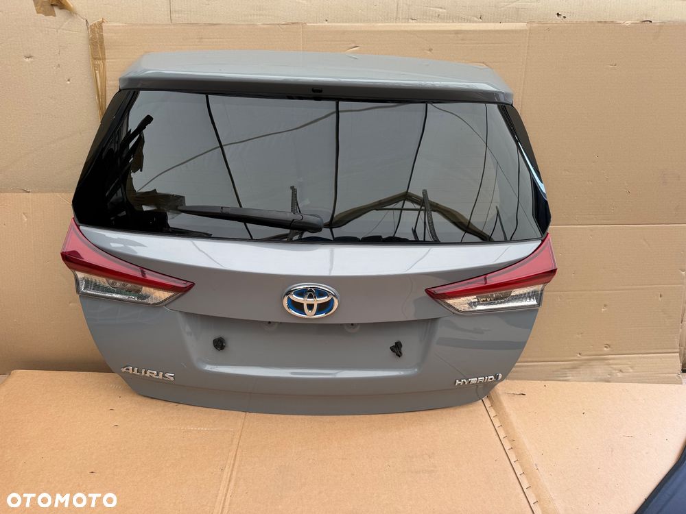 Toyota Auris II lift tylna klapa kombi kompletna w kolor