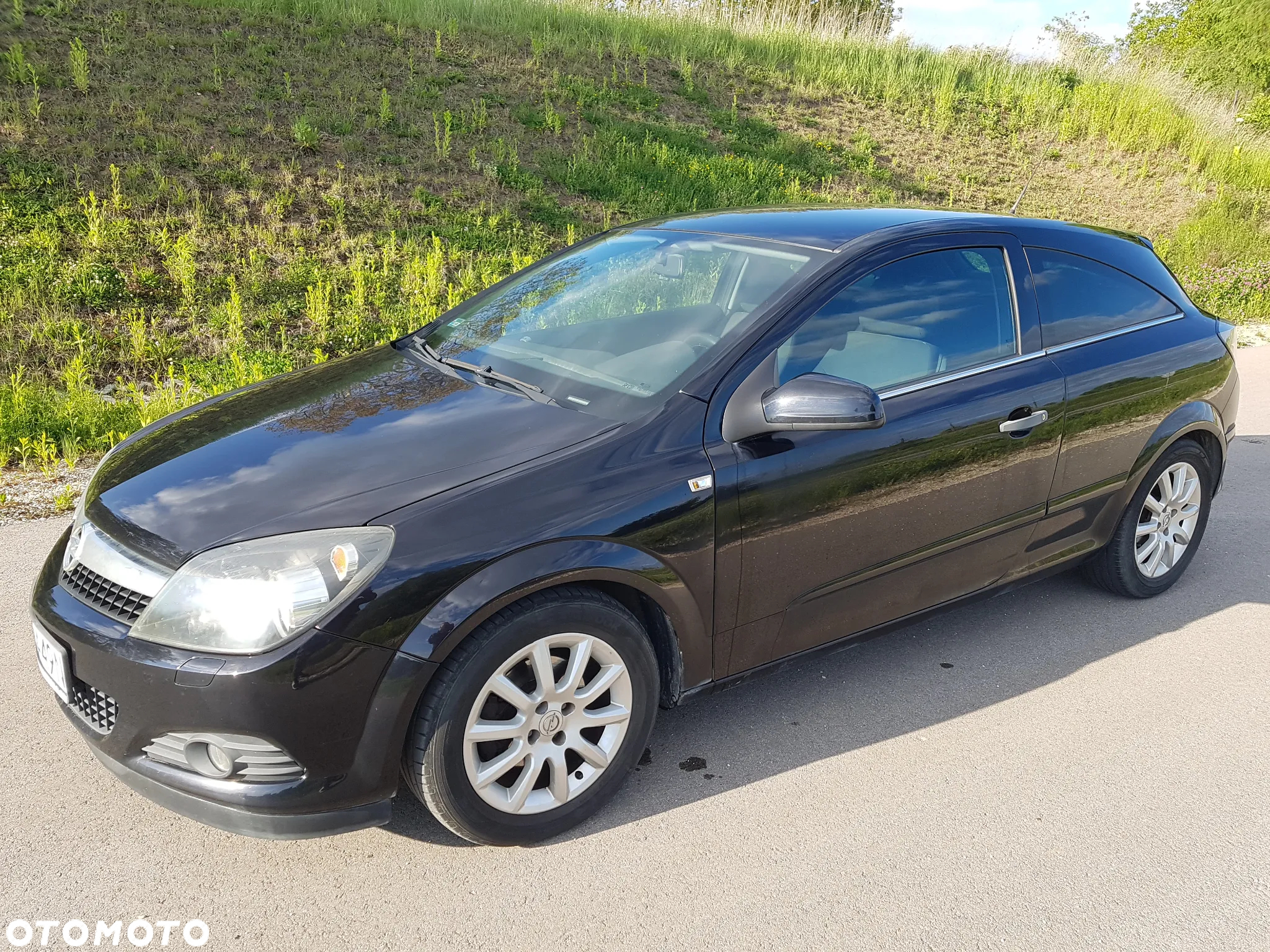 Opel Astra III GTC 1.4 Enjoy - 2
