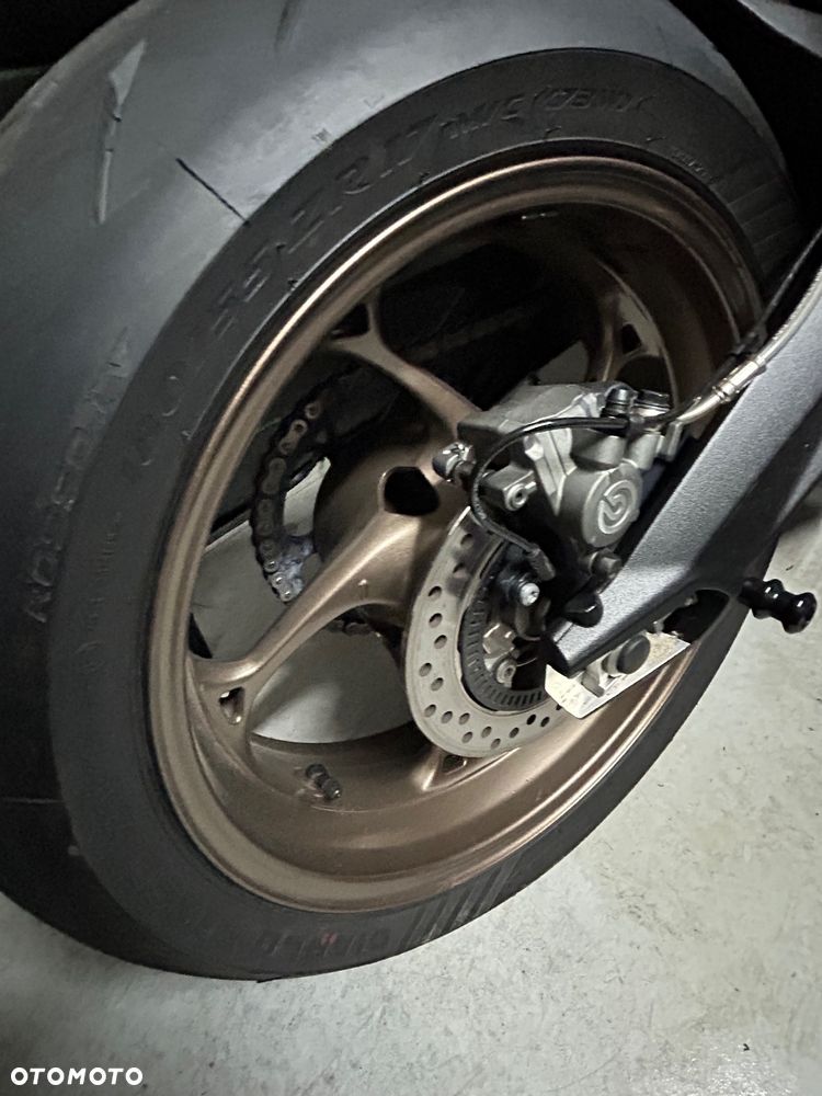 Triumph Street Triple - 4