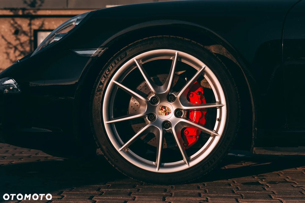 Porsche 911 Carrera 4S - 11