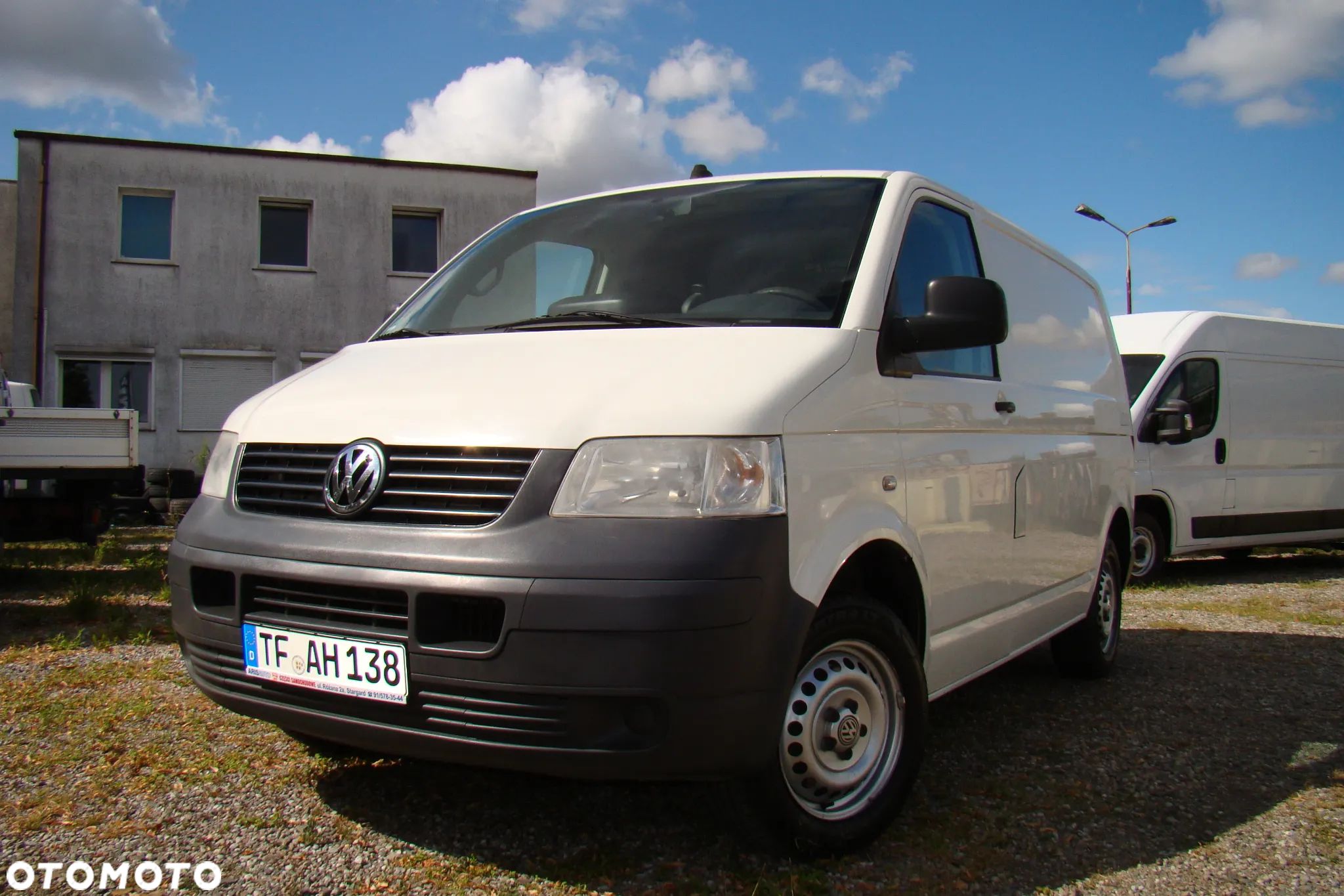 Volkswagen Transporter - 1