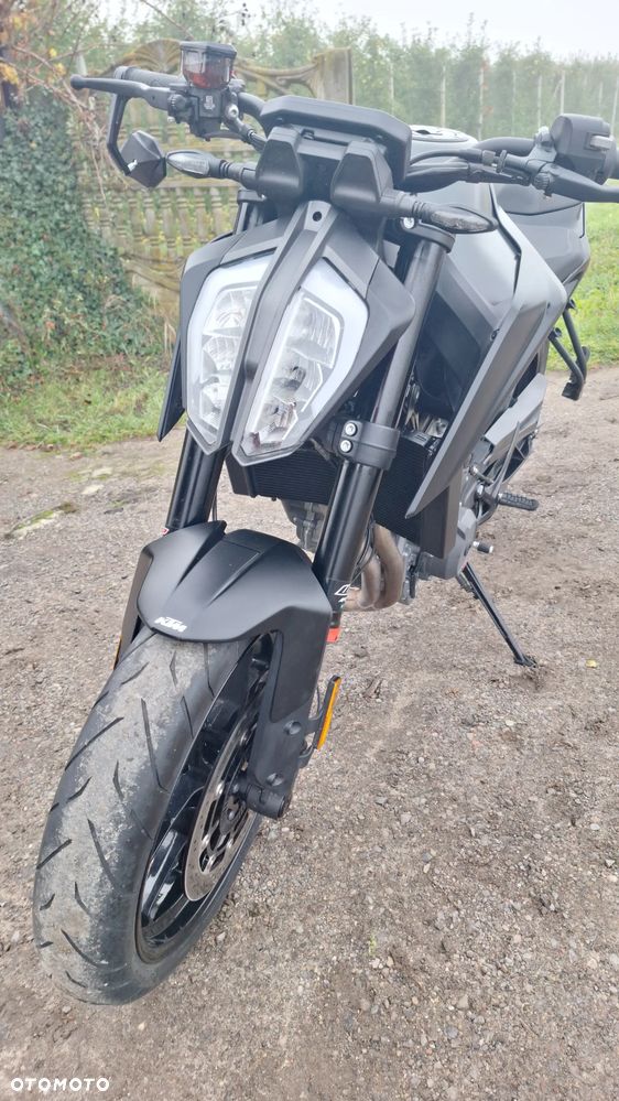 KTM DUKE 890 - 23