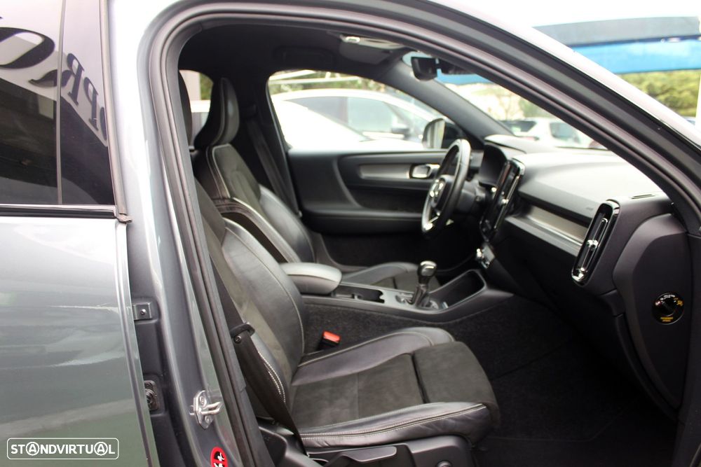 Volvo XC 40 1.5 T3 R-Design Tech Edition - 37