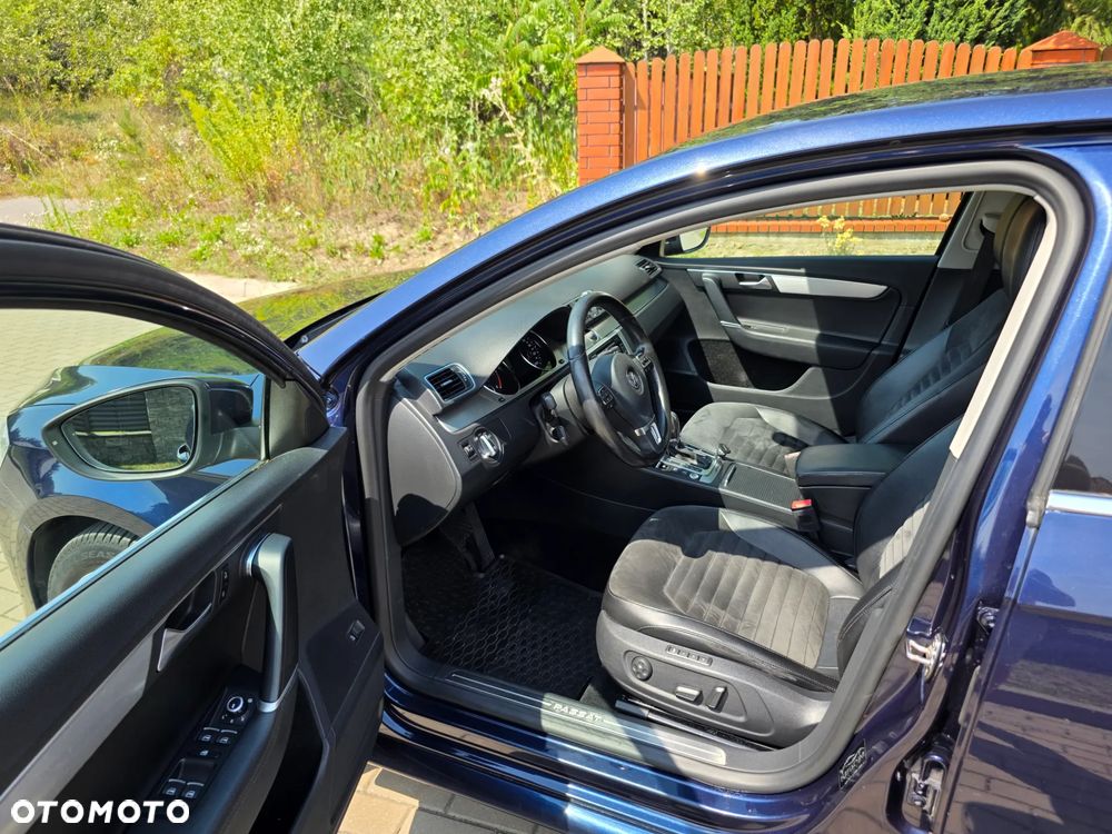Volkswagen Passat 2.0 TDI 4Mot Highline DSG - 26