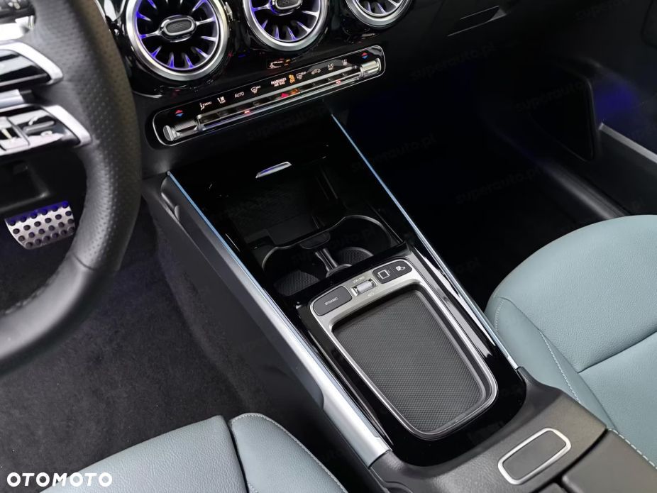 Mercedes-Benz GLB 200 AMG Line 7G-DCT - 14