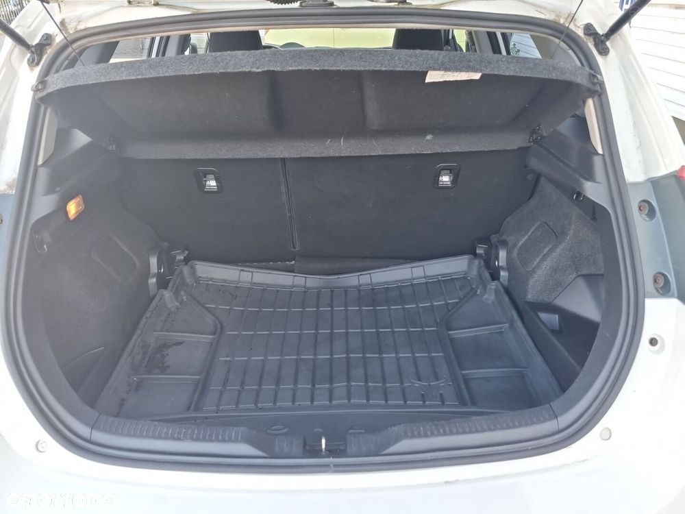 Toyota Auris - 12