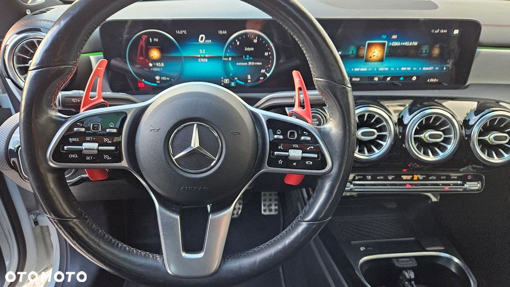 Mercedes-Benz CLA 250 4-Matic AMG Line 7G-DCT - 14