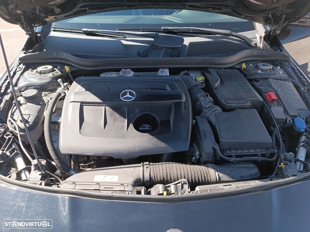 Mercedes-Benz CLA 180 d Shooting Brake AMG Line - 2