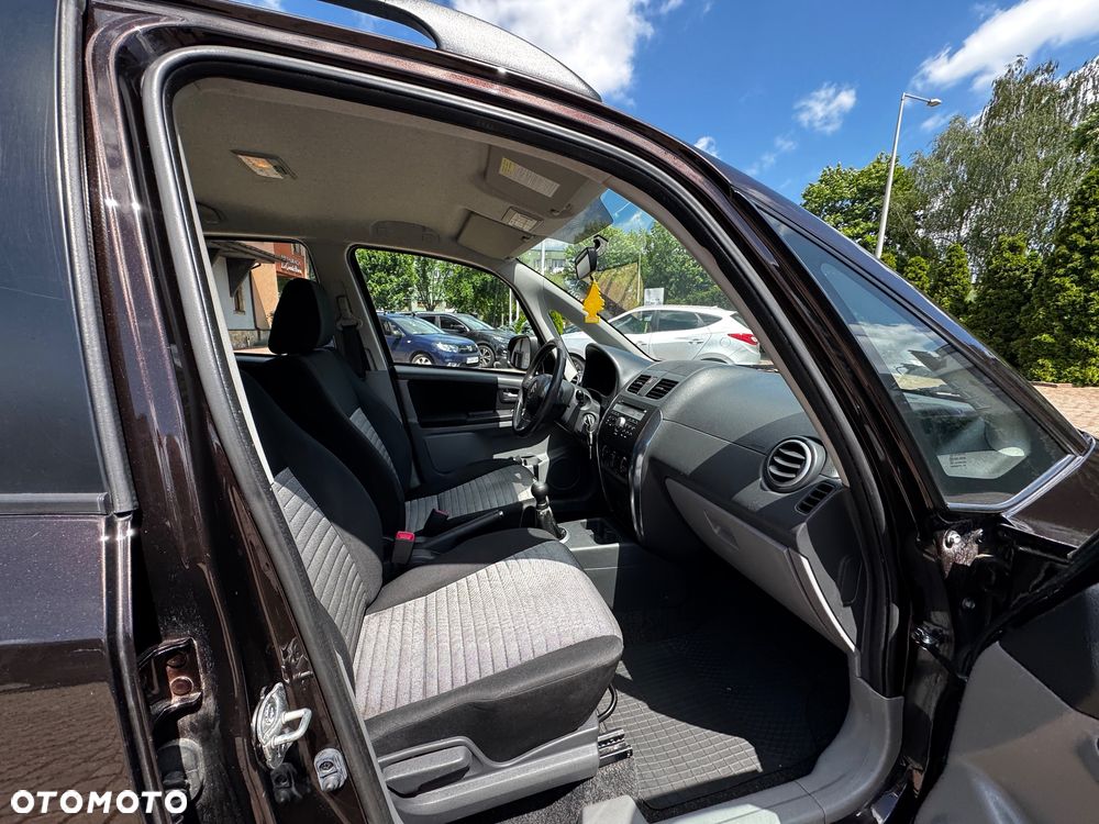 Suzuki SX4 1.6 Premium - 22