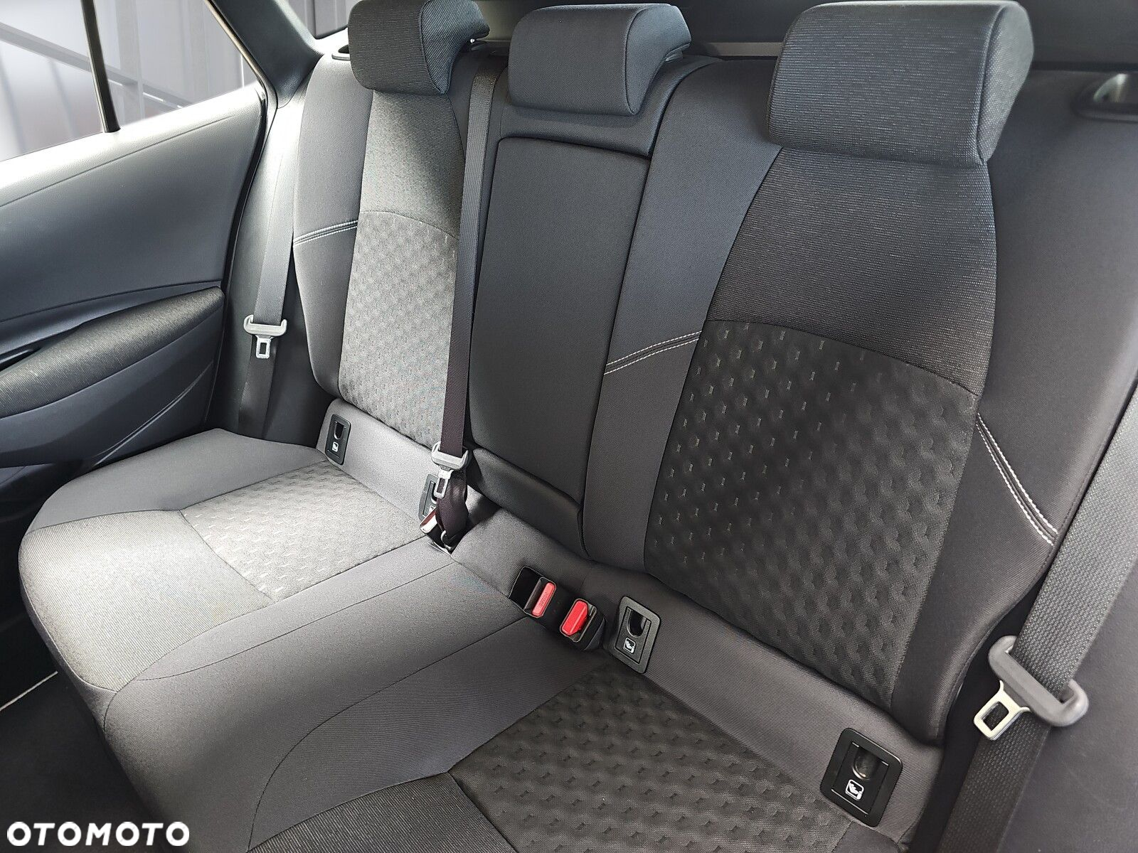 Toyota Corolla 2.0 Hybrid Comfort - 24
