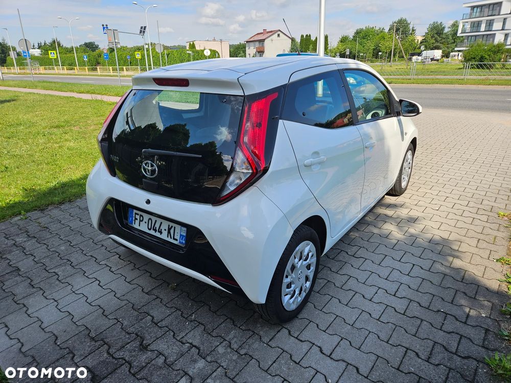 Toyota Aygo x.shift x-play connect - 4