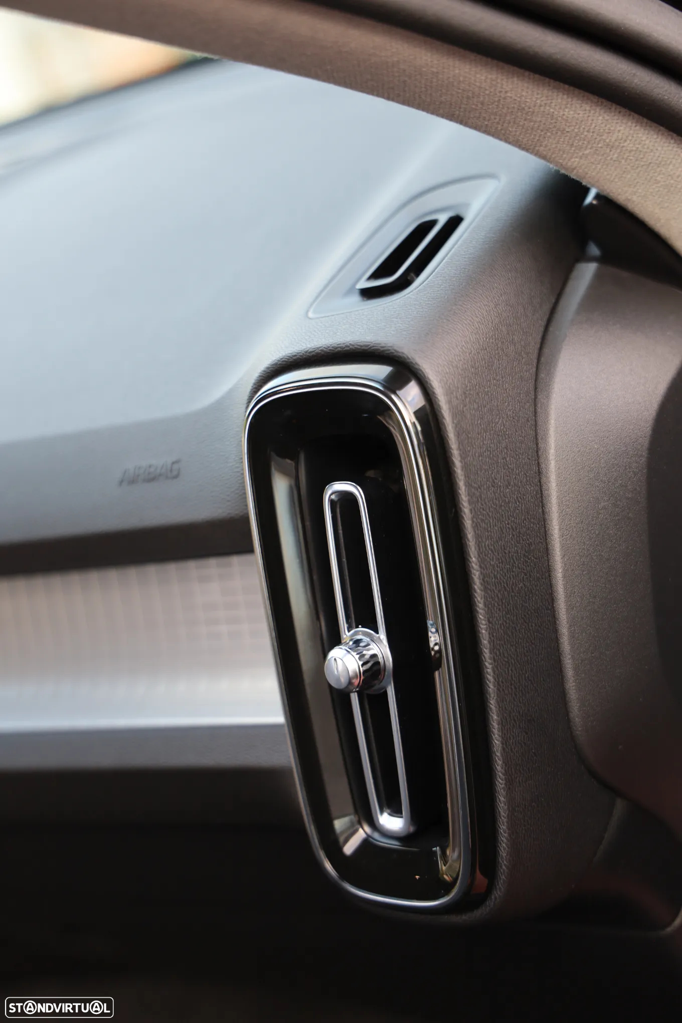 Volvo XC 40 2.0 D3 Momentum Plus - 26