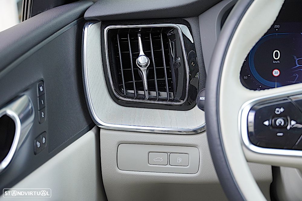 Volvo XC 60 2.0 T6 PHEV Plus Bright AWD - 36