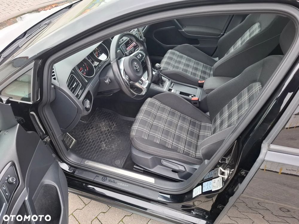 Volkswagen Golf VII 2.0 TDI BMT GTD - 13