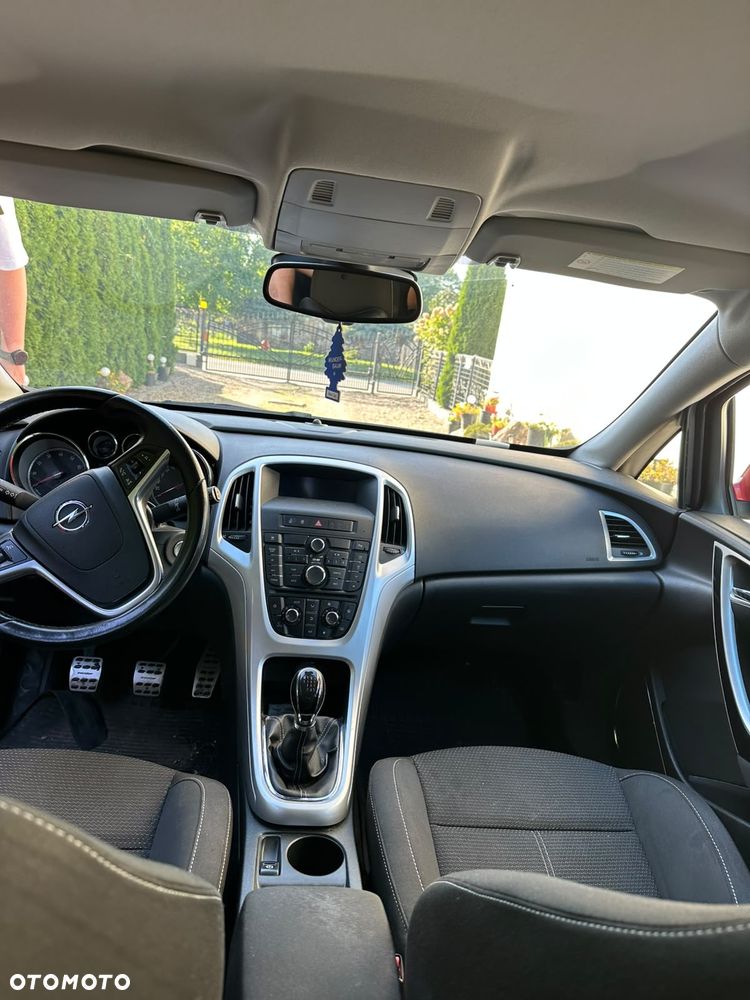 Opel Astra 1.6 T Cosmo - 11