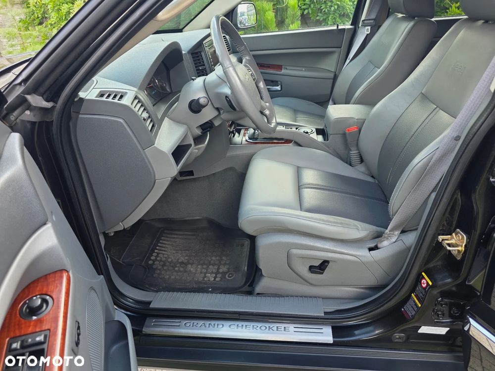 Jeep Grand Cherokee - 29