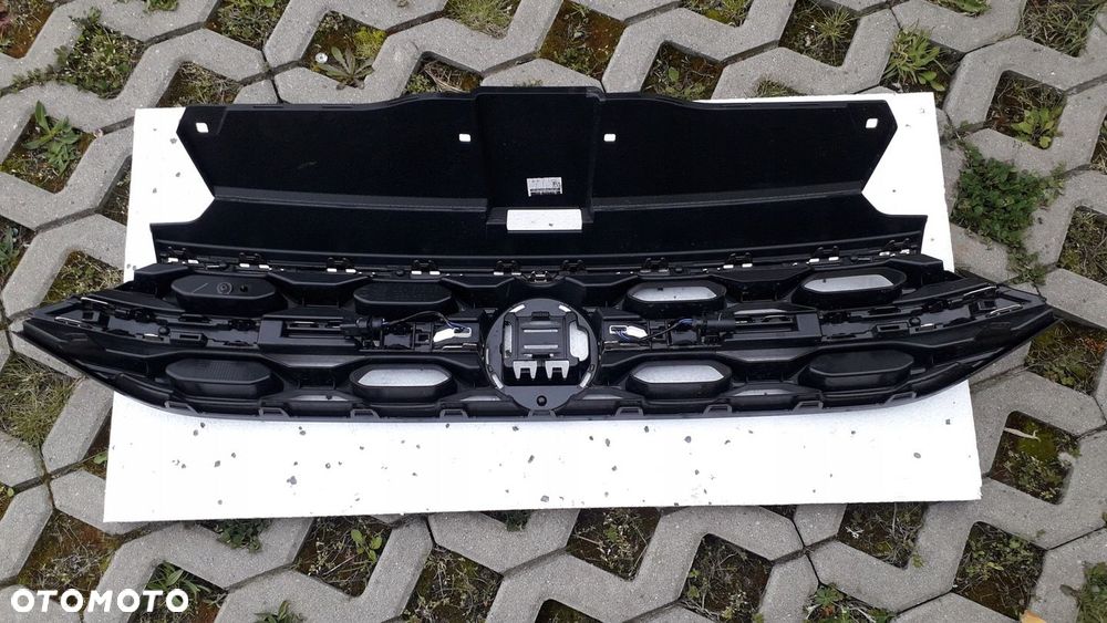 grill T-Roc 2GA R line podświetlany atrapa led 2GA 853 653H - 4