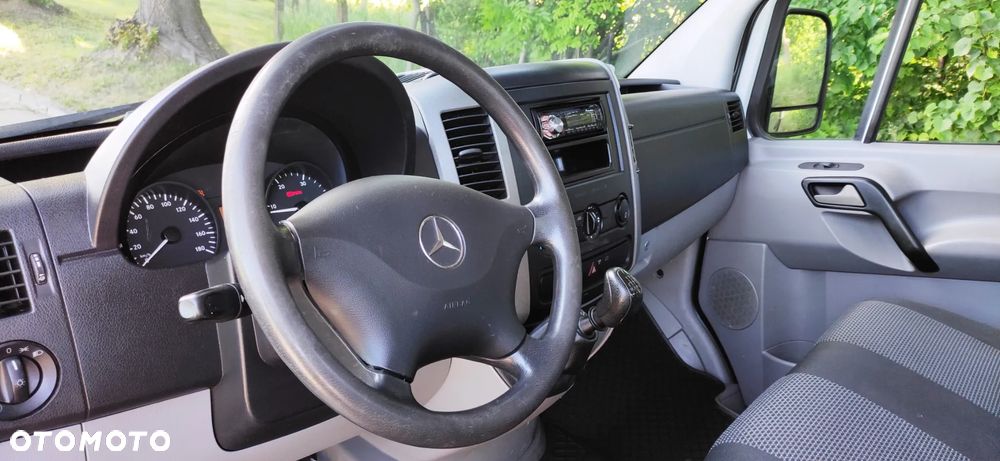 Mercedes-Benz Sprinter - 11