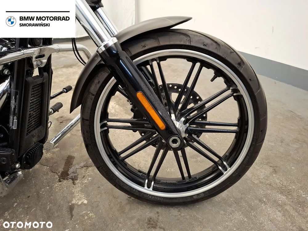 Harley-Davidson Softail Breakout - 18
