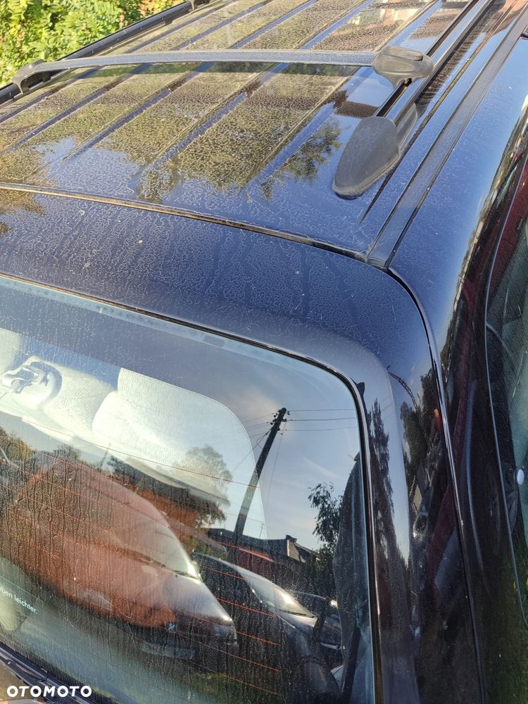 Kia Carnival - 32