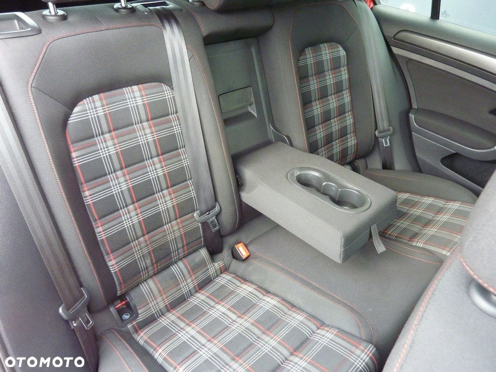 Volkswagen Golf - 20