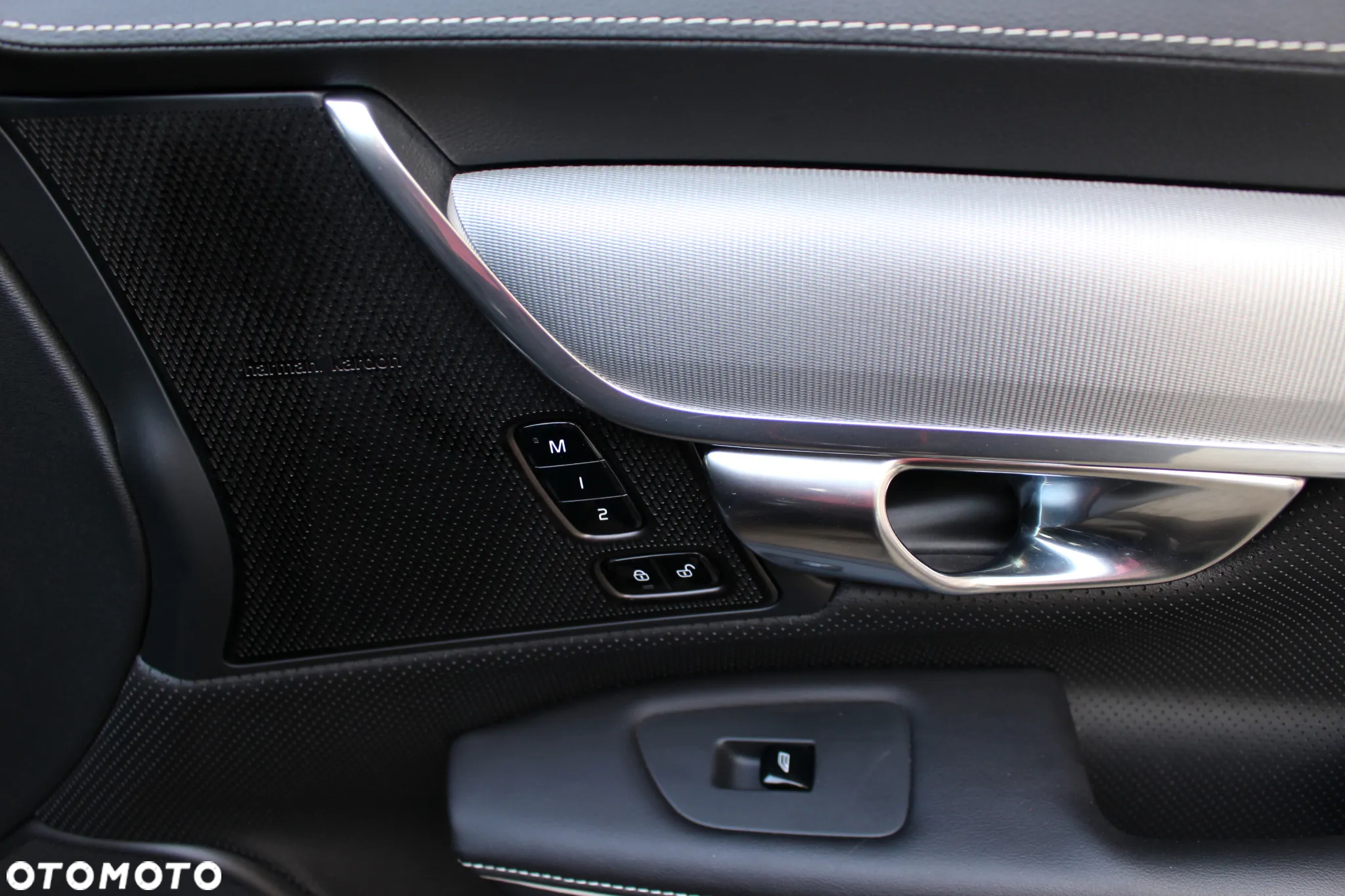 Volvo V90 D4 Geartronic R Design - 32