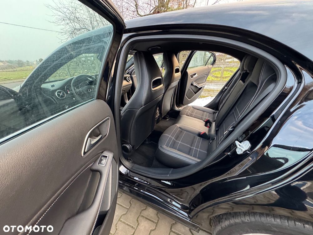 Mercedes-Benz Klasa A 180 7G-DCT AMG Line - 12