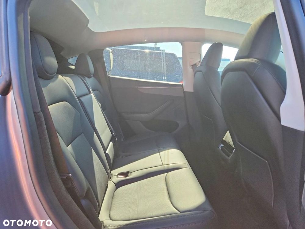 Tesla Model Y - 9