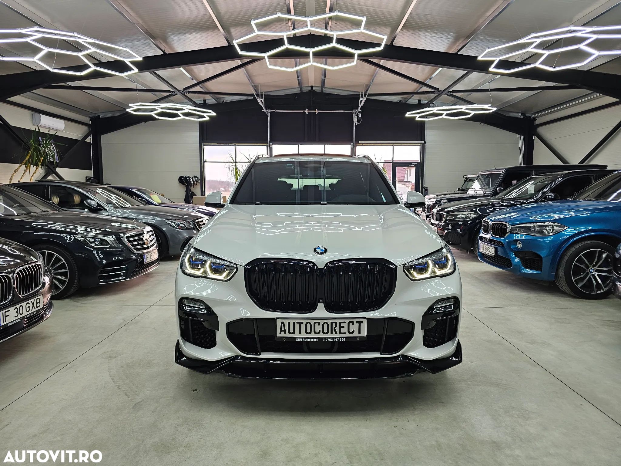BMW X5 M M50i - 1