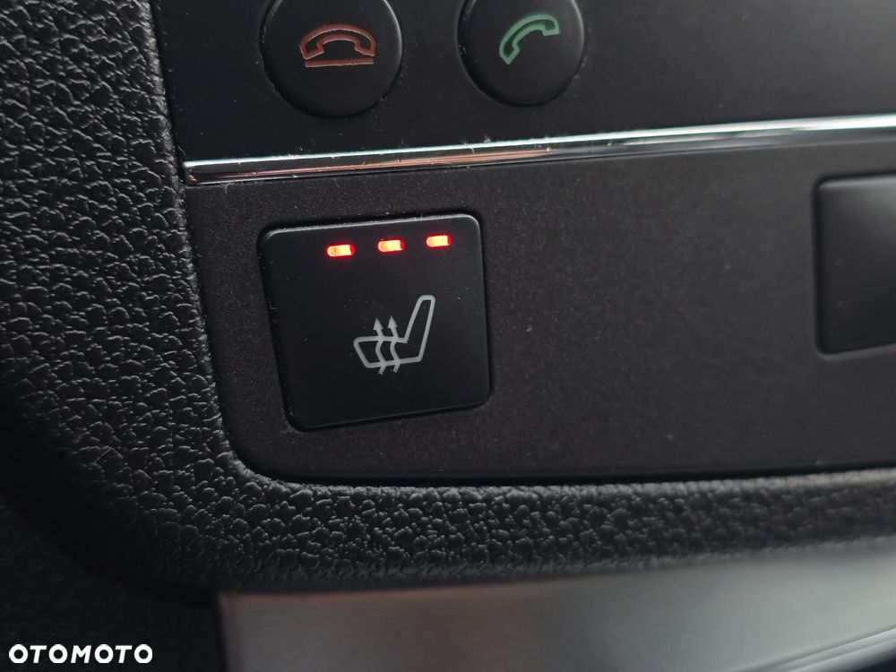 Mercedes-Benz Klasa C 180 CGI Automatik BlueEFFICIENCY Avantgarde - 34