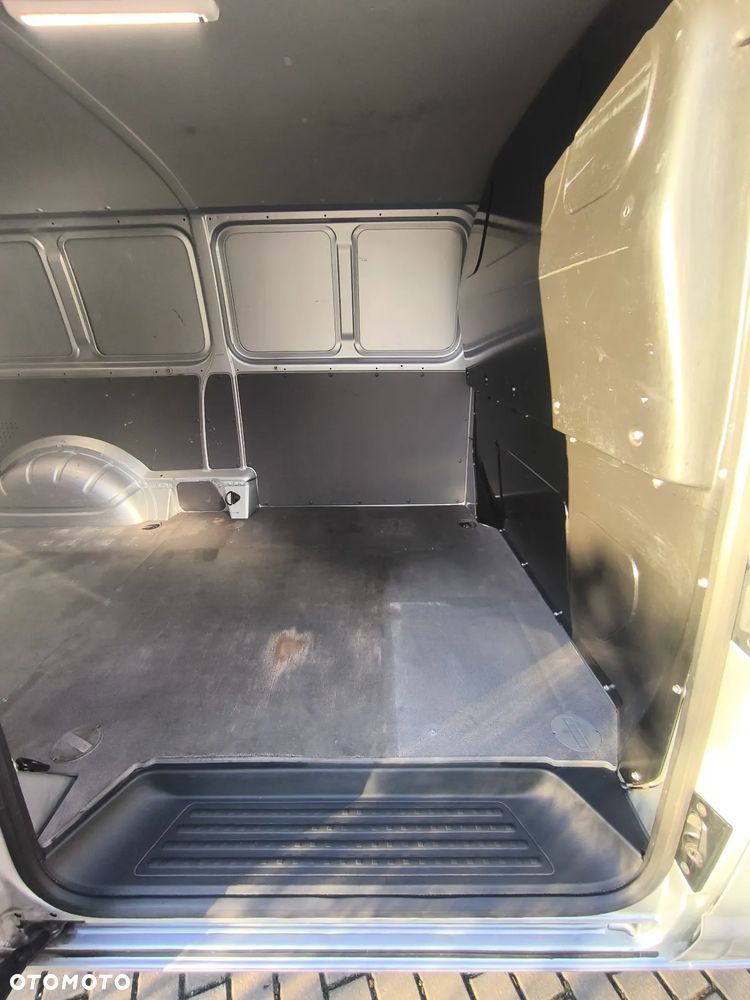 Volkswagen Transporter - 21