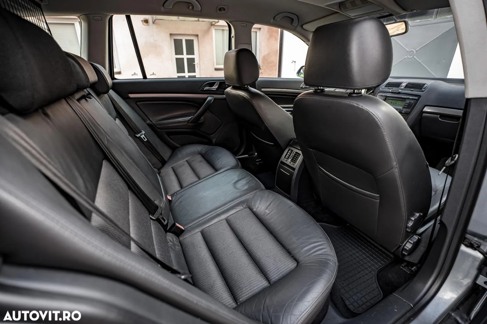 Skoda Octavia Combi 2.0 TDI Ambiente Aut - 9