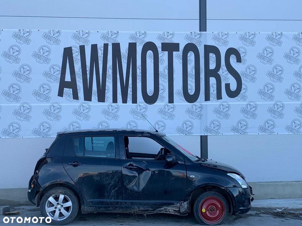 SUZUKI SWIFT *SAMOCHÓD NA CZĘŚCI* MASKA, LAMPA, DRZWI, LUSTERKO, ZDERZAK, GRILL, BŁOTNIK, KLAPA, BELKA, DESKA, FOTELE, KANAPA, ĆWIARTKA, KIEROWNICA, TARCZE, ZACISKI, ZAWIESZENIE, KOMPLETNY PRZÓD, KOMPLETNY TYŁ, LICZNIK, ZEGARY, PRAWE LEWE PRZÓD TYŁ - 3