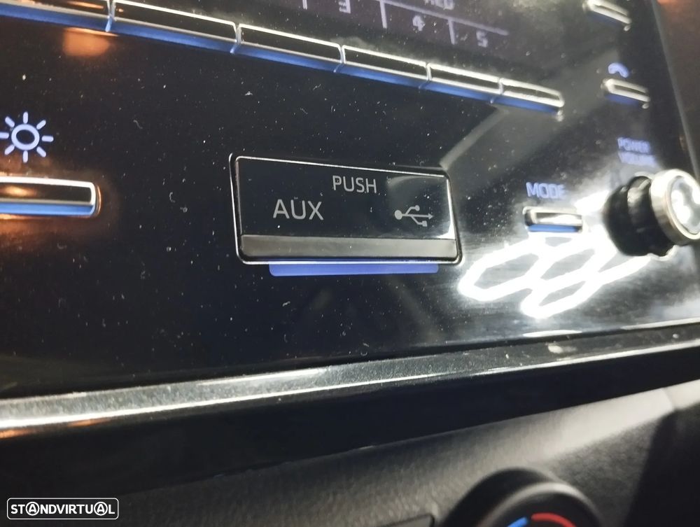 Toyota Hilux 2.4 D-4D 4WD CD CM - 25