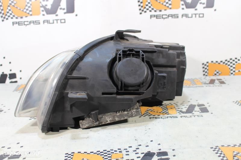 Ótica / Farol Direito Audi A4 (8Ec, B7)  8E0941004bq / 0301219684 / 8E - 3