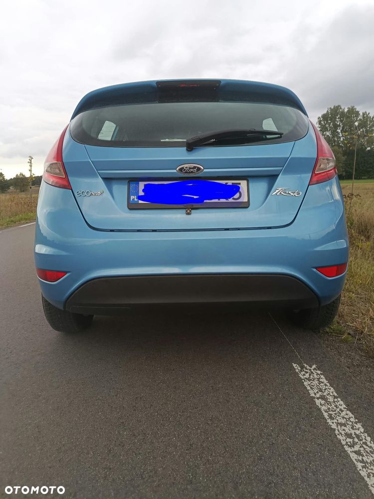 Ford Fiesta 2010 photo 2